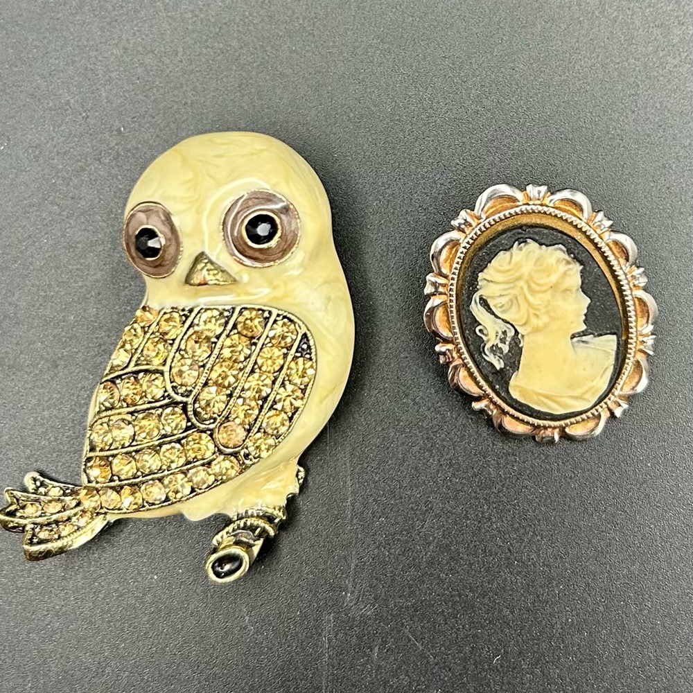 Bundle of 16 Vintage brooches - Picture 3 of 7